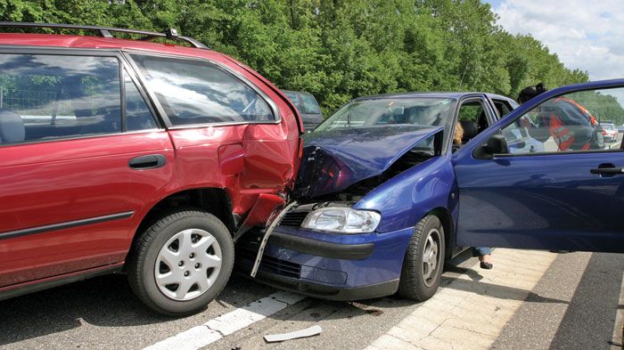 Συνυπαιτιότητα έχει o συνεπιβάτης αν μπει σε αυτοκίνητο και αποδειχθεί ότι γνώριζε ότι ο οδηγός ήταν υπό την επήρεια μέθης, τοξικών ουσιών ή δεν είχε δίπλωμα οδήγησης. 